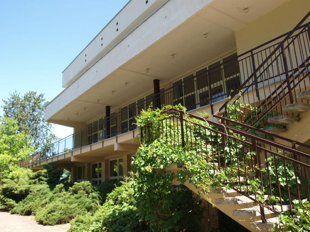 Irss Osrodek Szkoleniowy Hotel Białobrzegi Esterno foto