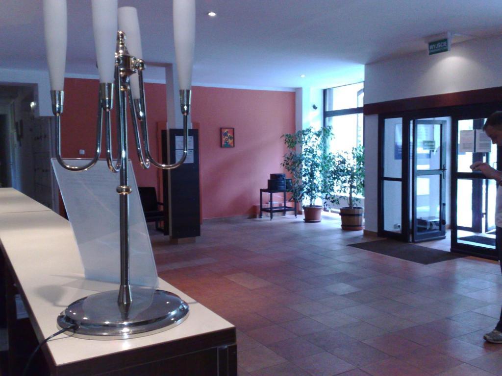 Irss Osrodek Szkoleniowy Hotel Białobrzegi Esterno foto