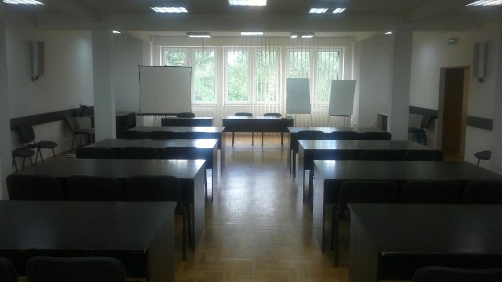 Irss Osrodek Szkoleniowy Hotel Białobrzegi Esterno foto