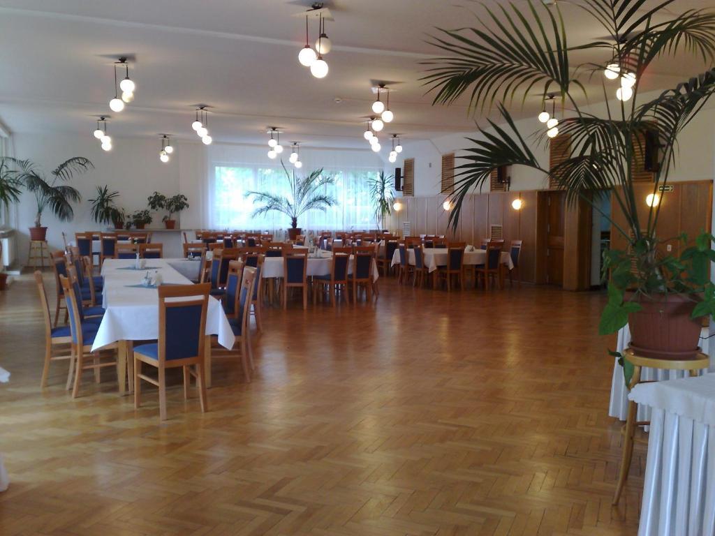 Irss Osrodek Szkoleniowy Hotel Białobrzegi Esterno foto