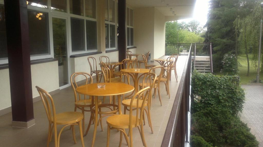 Irss Osrodek Szkoleniowy Hotel Białobrzegi Esterno foto