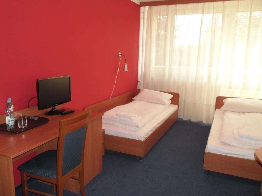 Irss Osrodek Szkoleniowy Hotel Białobrzegi Esterno foto